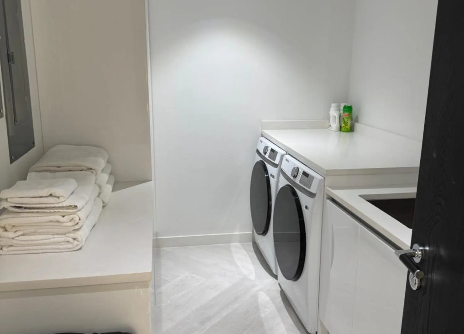 New Luxury Waterfront Condo, Palm Cay, The Bahamas 나사우 0*,  바하마