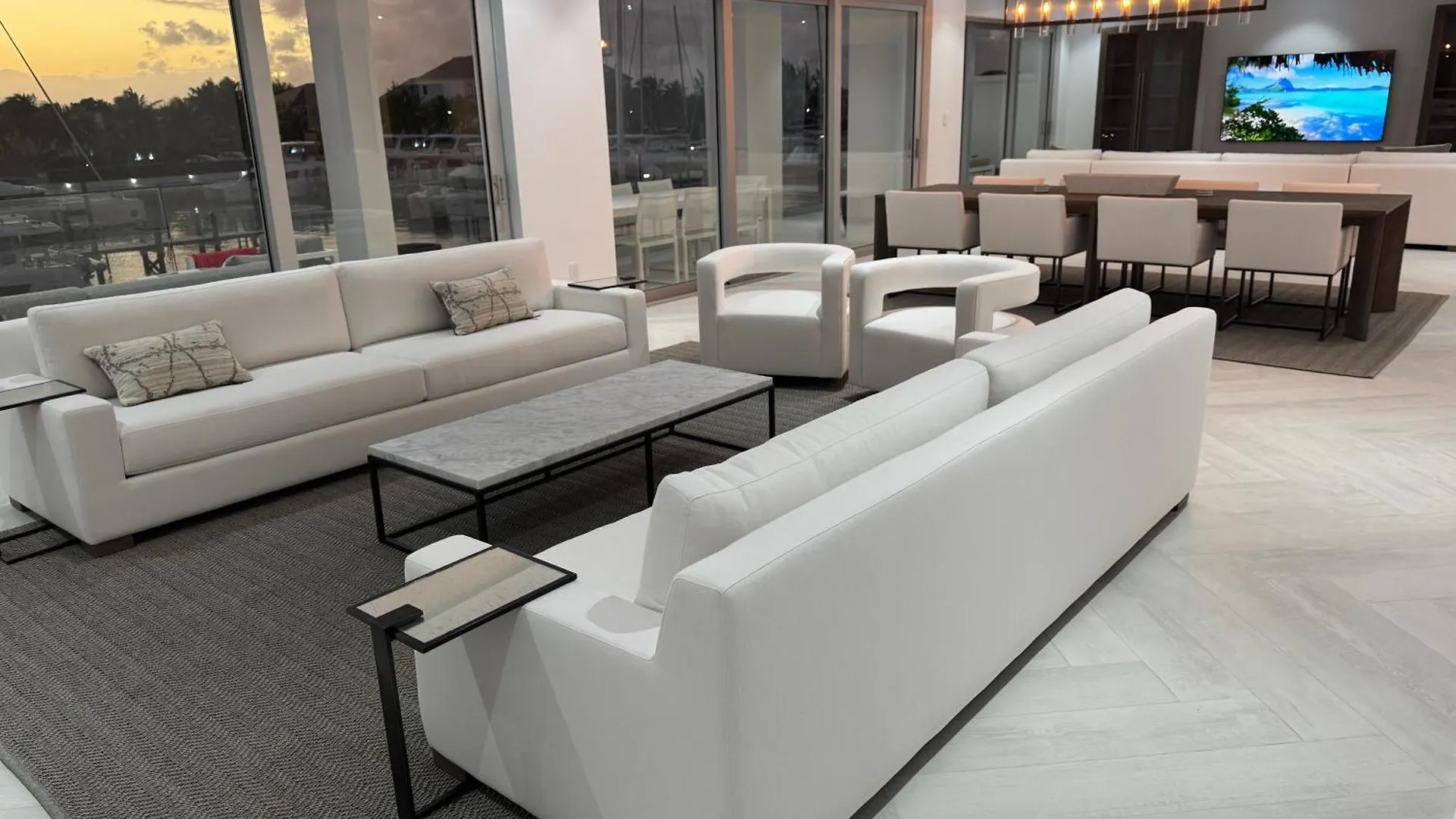 New Luxury Waterfront Condo, Palm Cay, The Bahamas 나사우