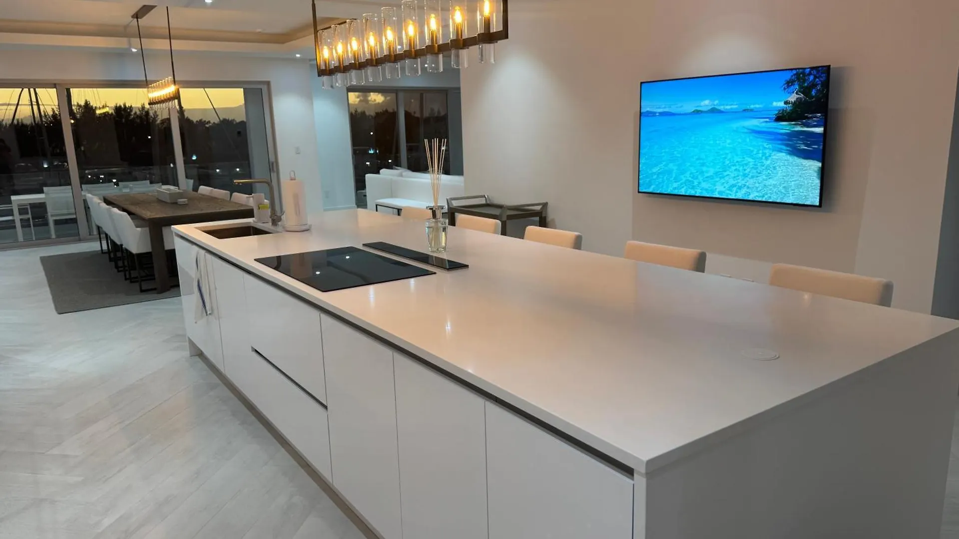New Luxury Waterfront Condo, Palm Cay, The Bahamas 나사우