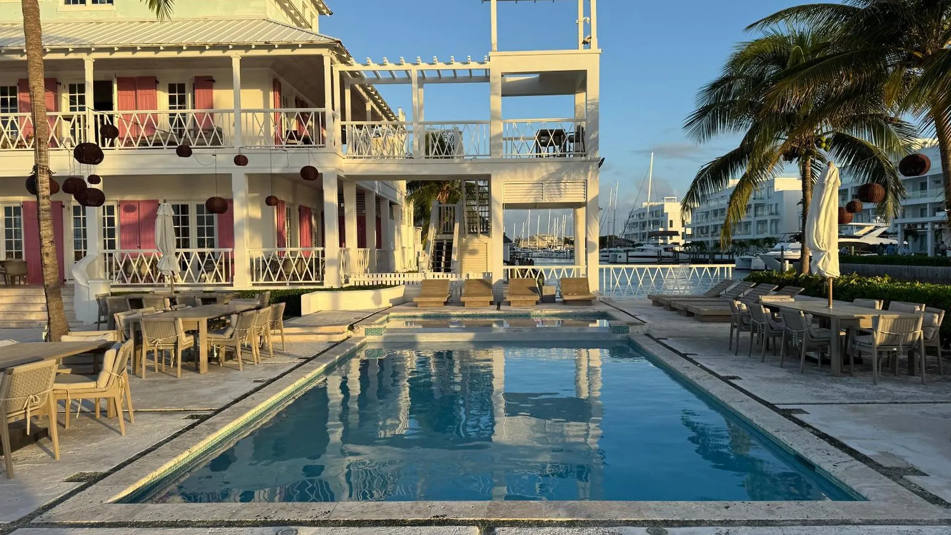 New Luxury Waterfront Condo, Palm Cay, The Bahamas 나사우