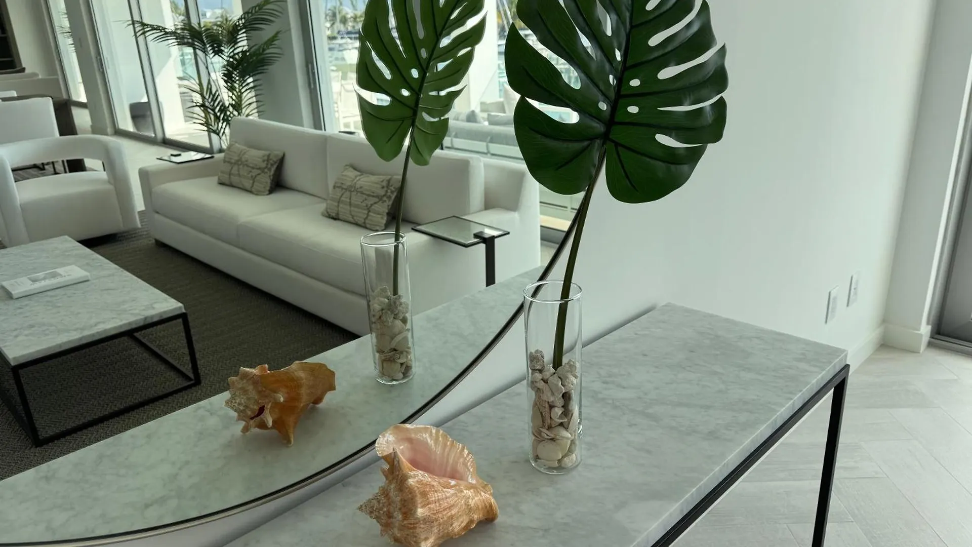 New Luxury Waterfront Condo, Palm Cay, The Bahamas 나사우 아파트