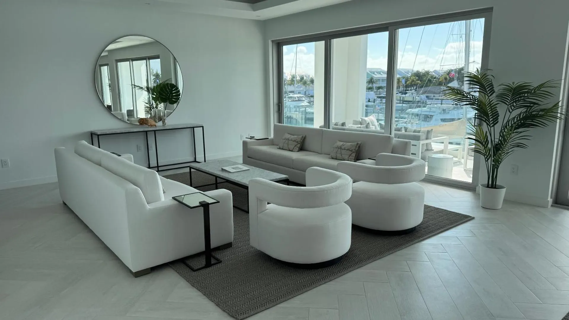 New Luxury Waterfront Condo, Palm Cay, The Bahamas 나사우