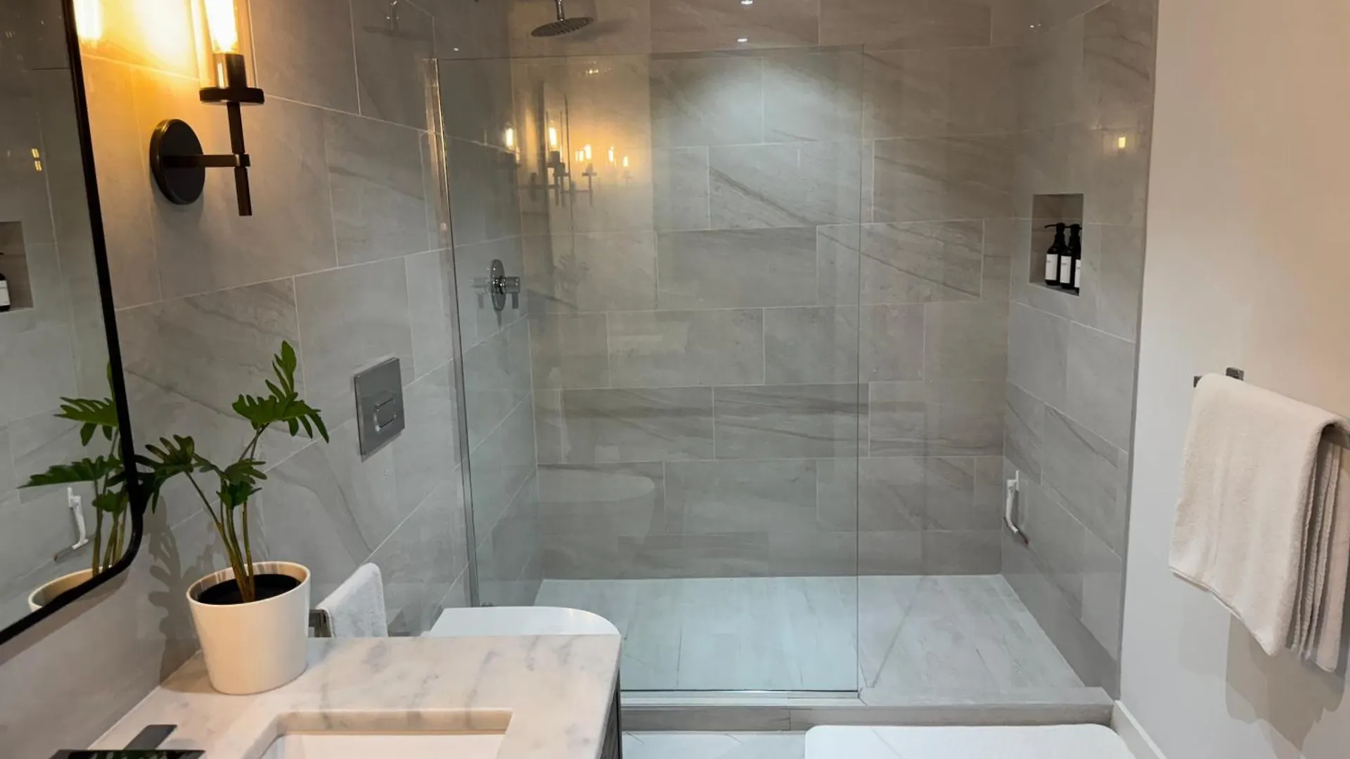아파트 New Luxury Waterfront Condo, Palm Cay, The Bahamas 나사우 바하마