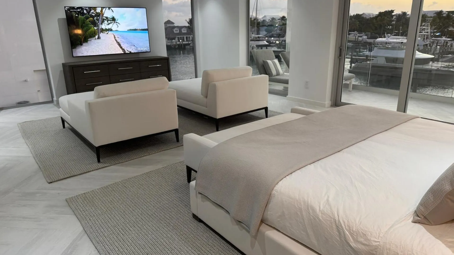 New Luxury Waterfront Condo, Palm Cay, The Bahamas Nassau Apartment