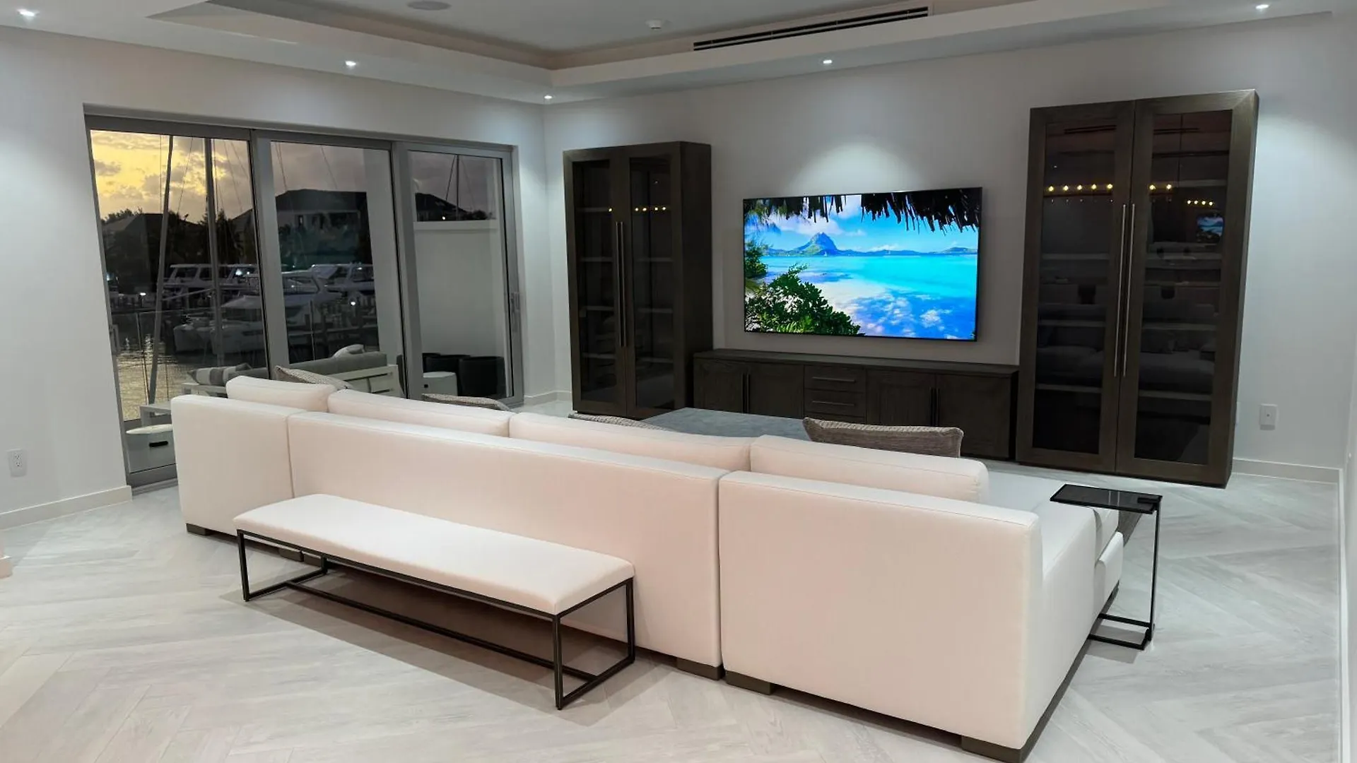 Apartment New Luxury Waterfront Condo, Palm Cay, The Bahamas Nassau