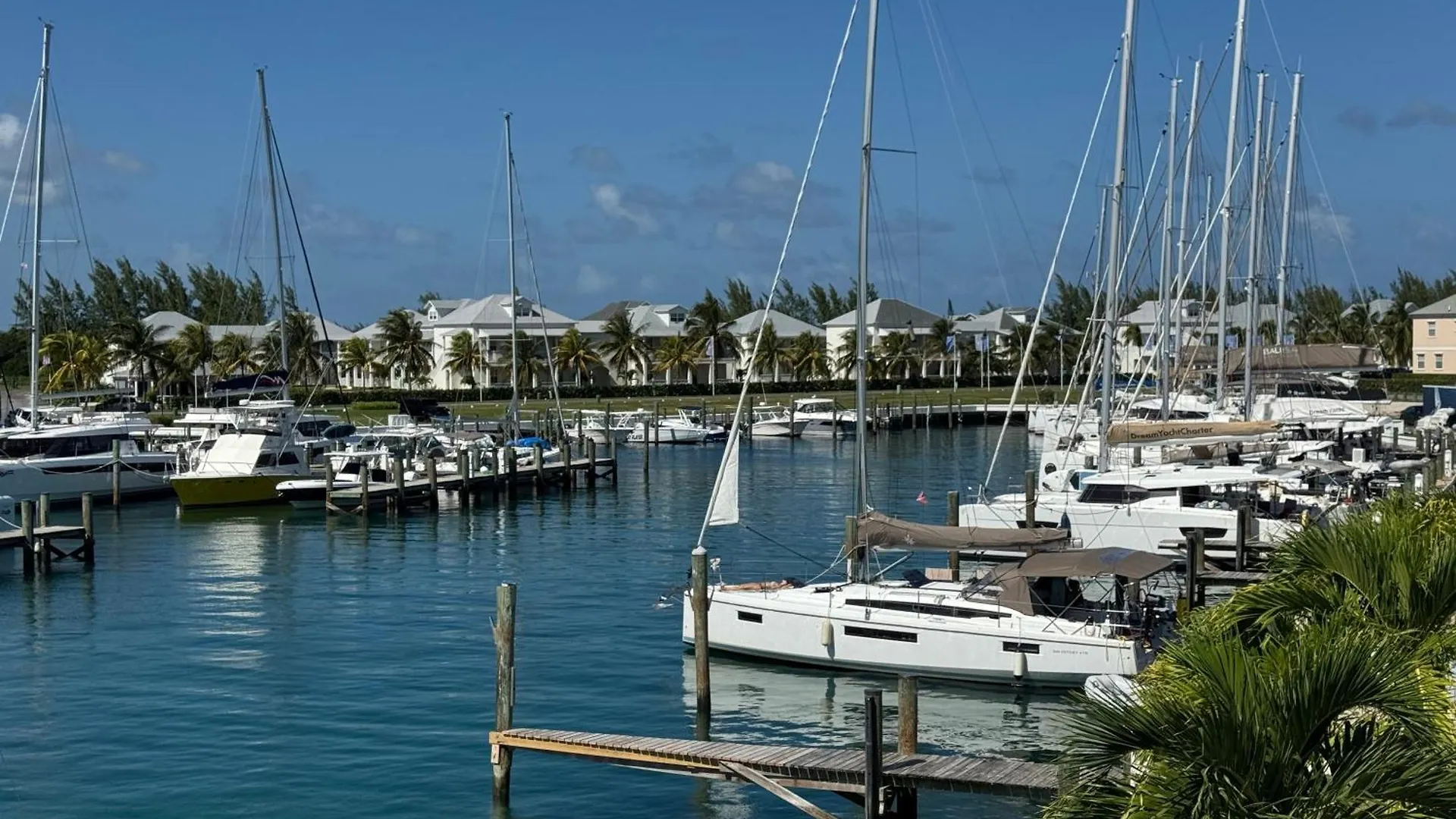 Apartment New Luxury Waterfront Condo, Palm Cay, The Bahamas Nassau