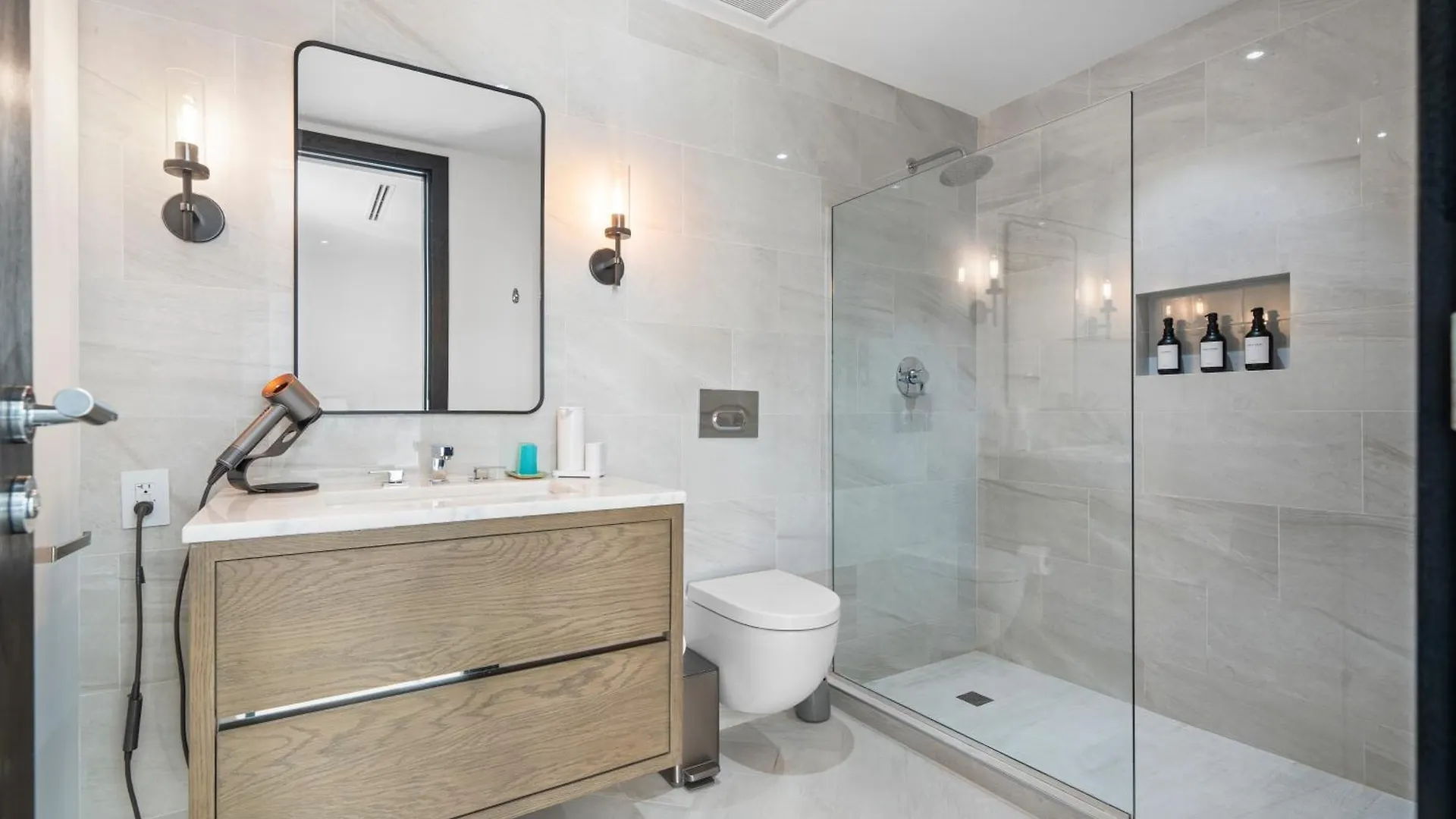 Casablanca Bahamas- New Luxury Waterfront Condo, Palm Cay, The Bahamas Nassau Apartment