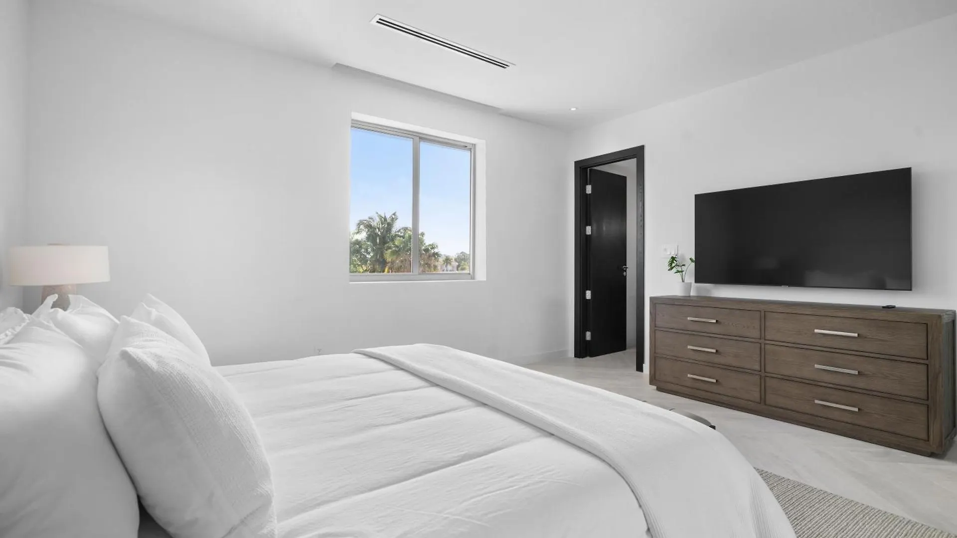 Apartment Casablanca Bahamas- New Luxury Waterfront Condo, Palm Cay, The Bahamas Nassau